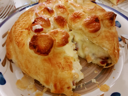 Bire en croute fourré aux airelles et aux noix