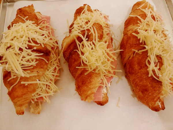 Croissants au jambon