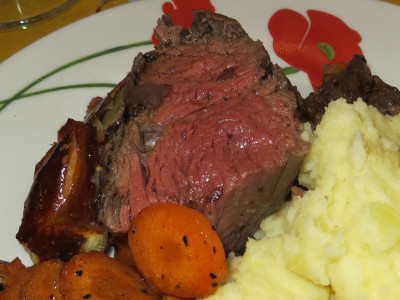 Rôti de boeuf en croute dessé (gros plan)